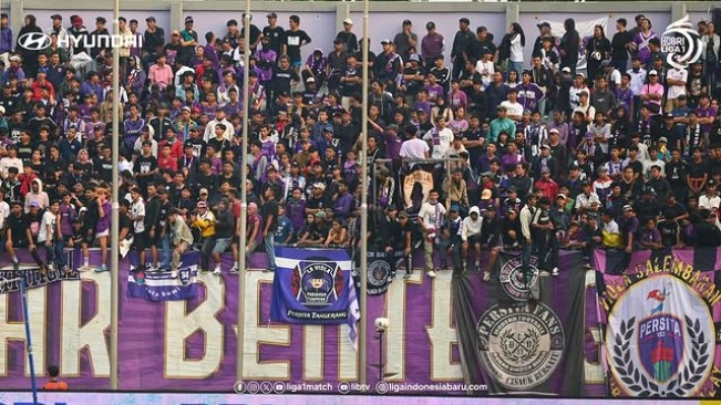 Suporter Persita. (IG @liga1match)